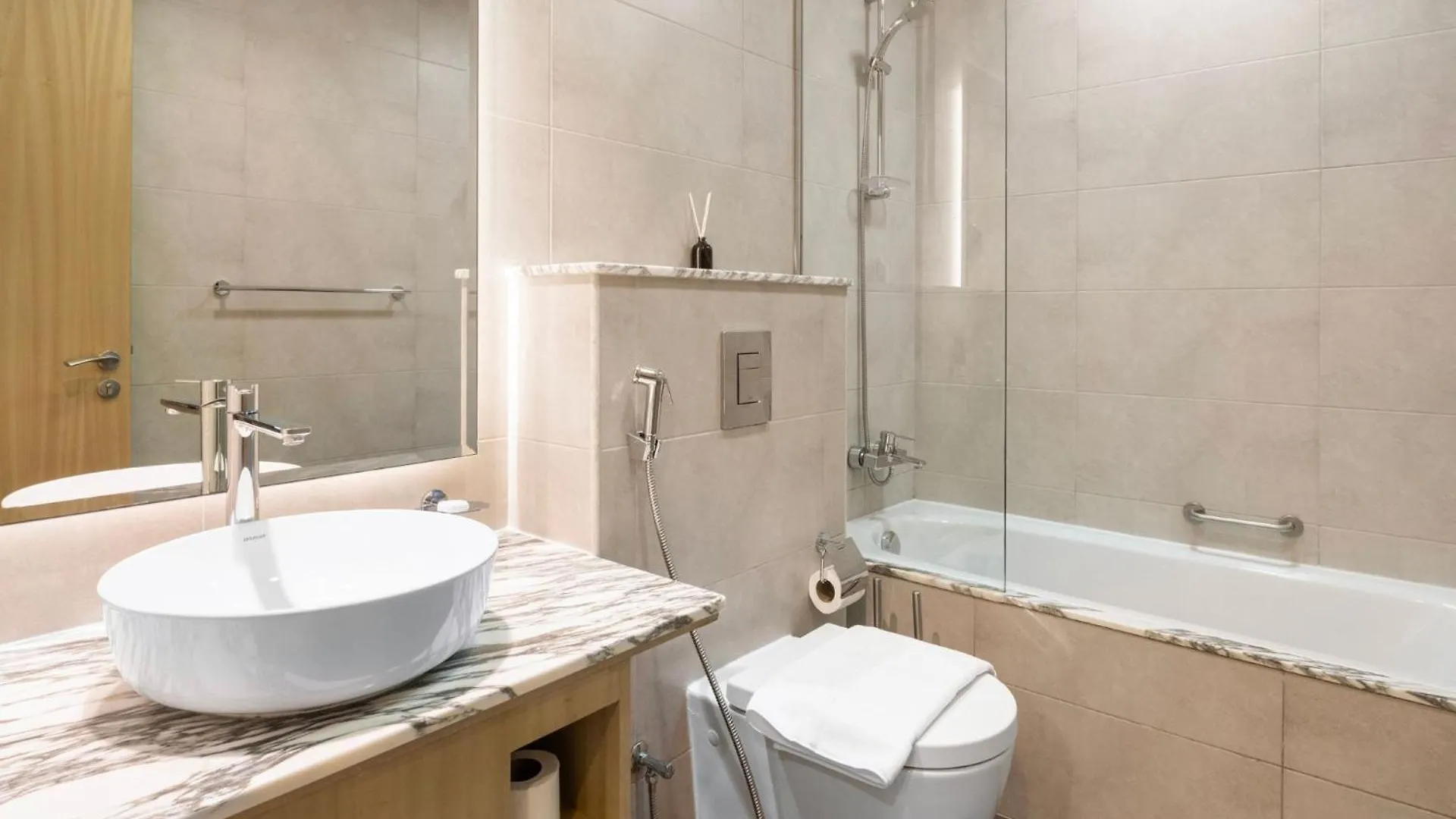 Paramount Midtown Residences - A Luxury 2 Bedroom Apartment Near Burj Khalifa And Dubai Mall